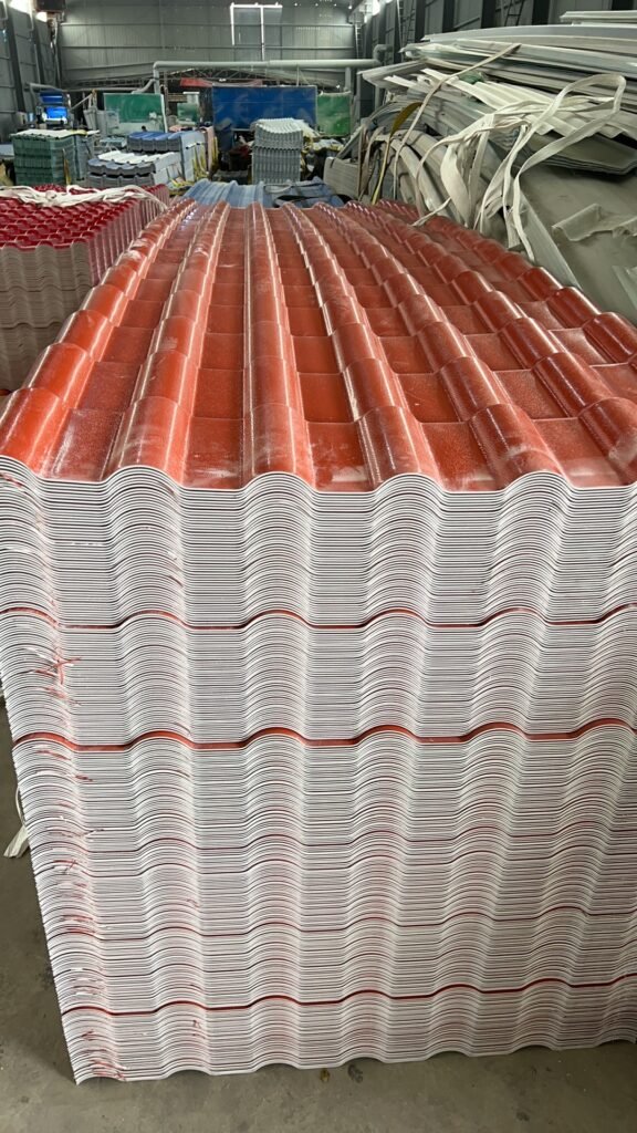微信图片_20260413135753_447_159 - Stack of red wavy ceramic roof tiles in a warehouse setting.